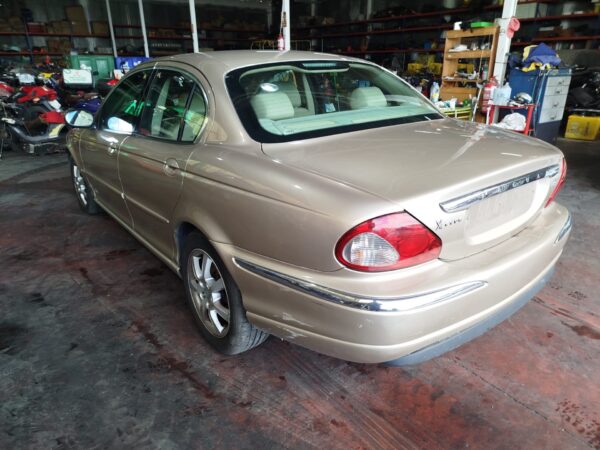 PILOTO TRASERO DERECHO JAGUAR X-TYPE - Imagen 4