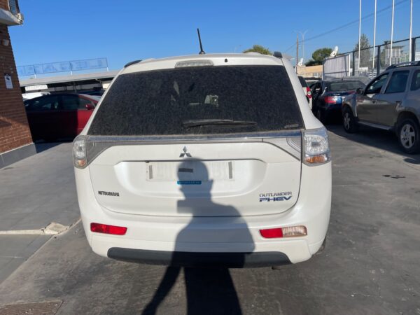 PILOTO TRASERO CENTRAL MITSUBISHI OUTLANDER (GF0/GG0) - Imagen 2