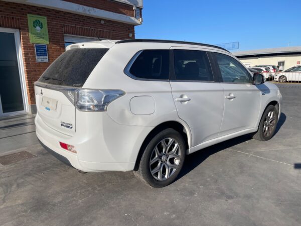 PILOTO TRASERO CENTRAL MITSUBISHI OUTLANDER (GF0/GG0) - Imagen 3