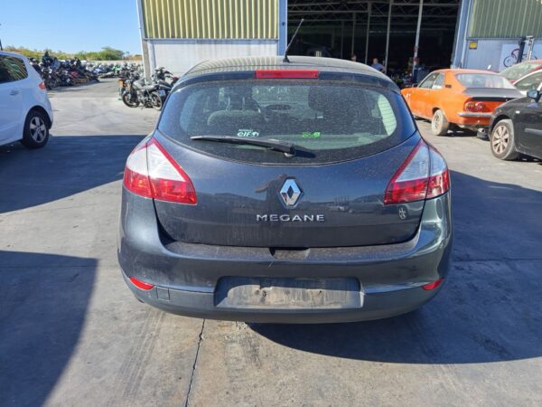 PUERTA TRASERA IZQUIERDA RENAULT MEGANE III BERLINA 5P - Imagen 5