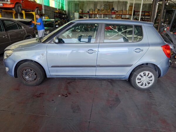 PARAGOLPES TRASERO SKODA FABIA (5J2) - Imagen 5