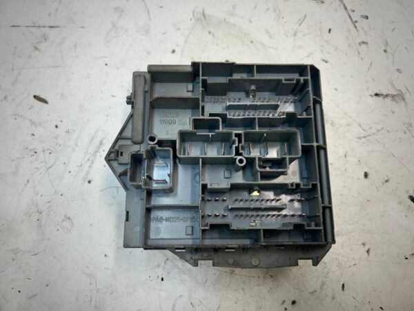 CAJA RELES / FUSIBLES LANCIA YPSILON (101)