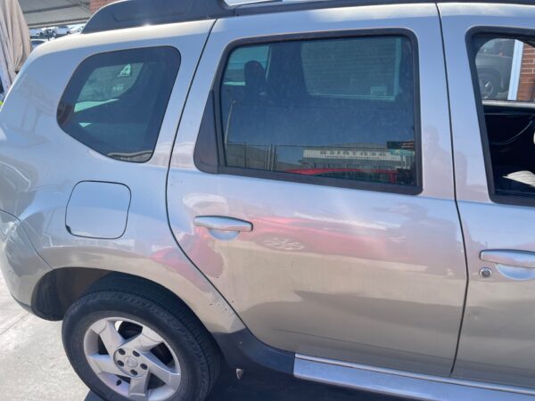 PUERTA TRASERA DERECHA DACIA DUSTER I