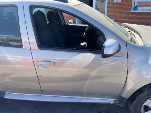 PUERTA DELANTERA DERECHA DACIA DUSTER I