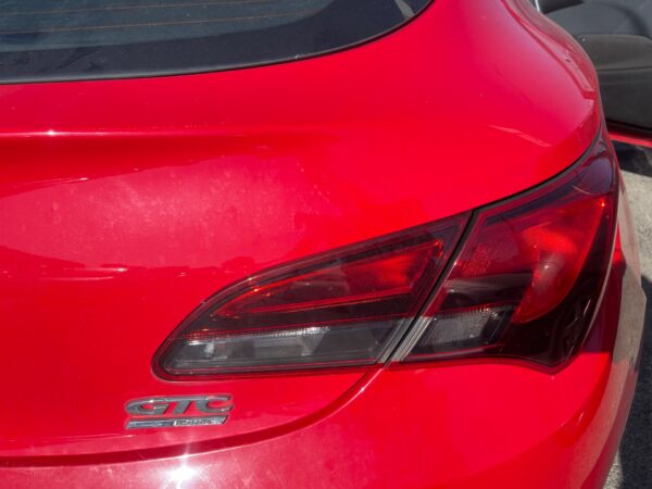 PILOTO TRASERO DERECHO INTERIOR OPEL ASTRA J GTC
