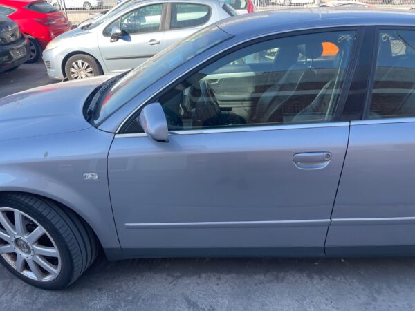 PUERTA DELANTERA IZQUIERDA AUDI A4 BERLINA (8E)