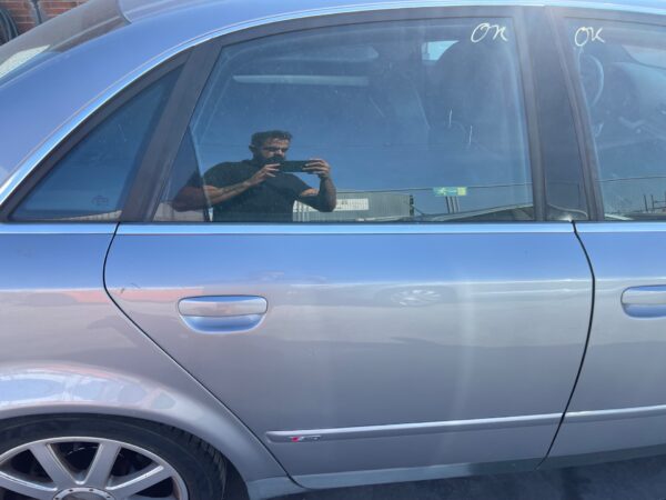 PUERTA TRASERA DERECHA AUDI A4 BERLINA (8E)