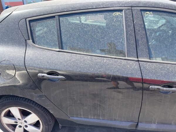 PUERTA TRASERA DERECHA RENAULT MEGANE III BERLINA 5P