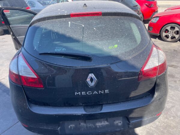 PARAGOLPES TRASERO RENAULT MEGANE III BERLINA 5P