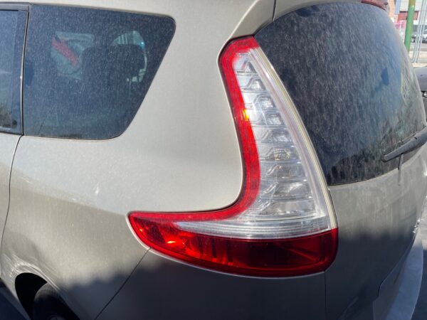PILOTO TRASERO IZQUIERDO RENAULT SCENIC III (JZ)