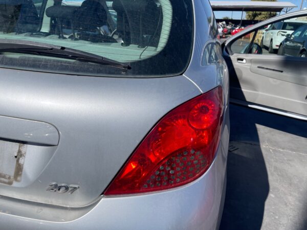 PILOTO TRASERO DERECHO PEUGEOT 207