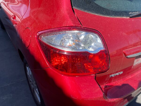 PILOTO TRASERO IZQUIERDO TOYOTA AURIS (E15)