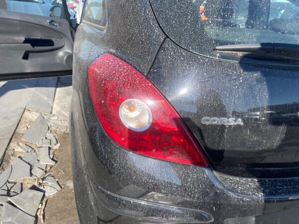 PILOTO TRASERO IZQUIERDO OPEL CORSA D