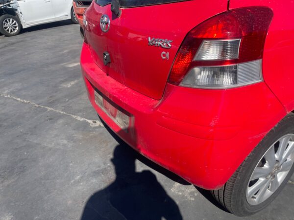 PARAGOLPES TRASERO TOYOTA YARIS (KSP9/SCP9/NLP9)