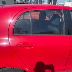 PUERTA TRASERA DERECHA TOYOTA YARIS (KSP9/SCP9/NLP9)
