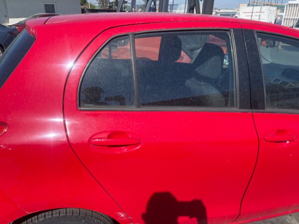 PUERTA TRASERA DERECHA TOYOTA YARIS (KSP9/SCP9/NLP9)