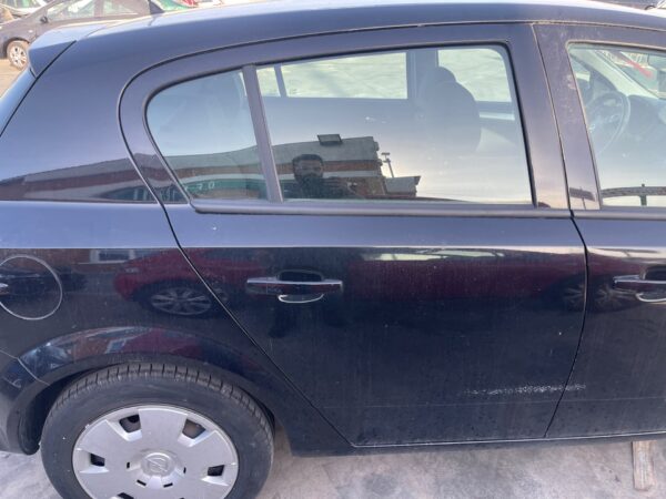 PUERTA TRASERA DERECHA OPEL ASTRA H BERLINA