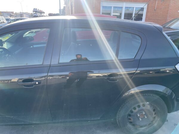 PUERTA TRASERA IZQUIERDA OPEL ASTRA H BERLINA