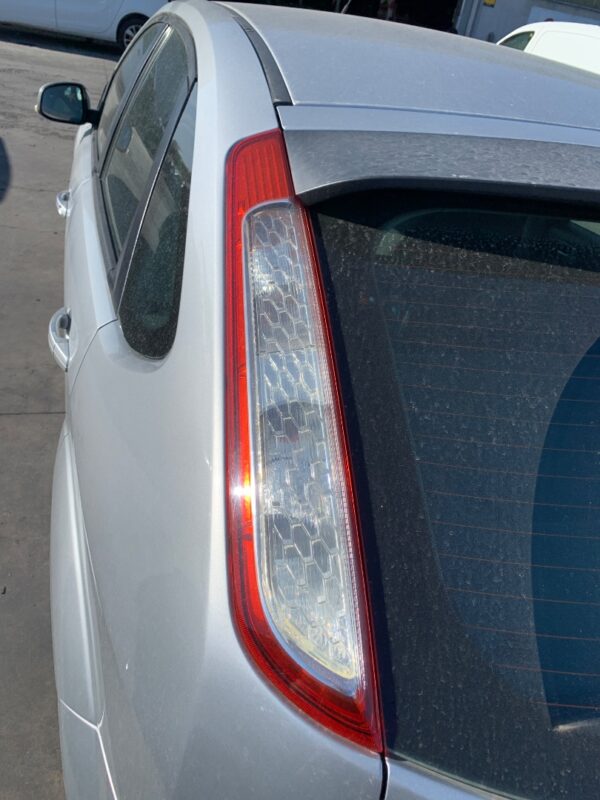 PILOTO TRASERO IZQUIERDO FORD FOCUS BERLINA (CB4)