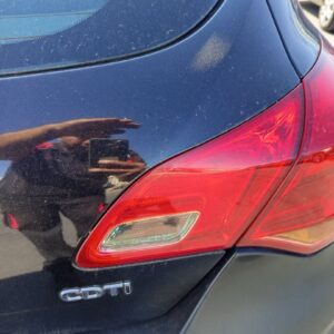 PILOTO TRASERO DERECHO INTERIOR OPEL ASTRA J BERLINA 5P