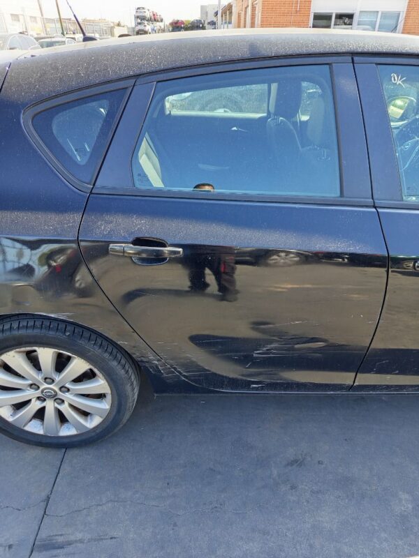 PUERTA TRASERA DERECHA OPEL ASTRA J BERLINA 5P
