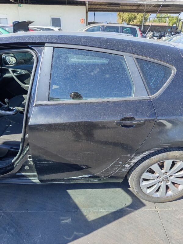 PUERTA TRASERA IZQUIERDA OPEL ASTRA J BERLINA 5P