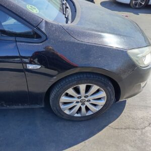 ALETA DELANTERA DERECHA OPEL ASTRA J BERLINA 5P