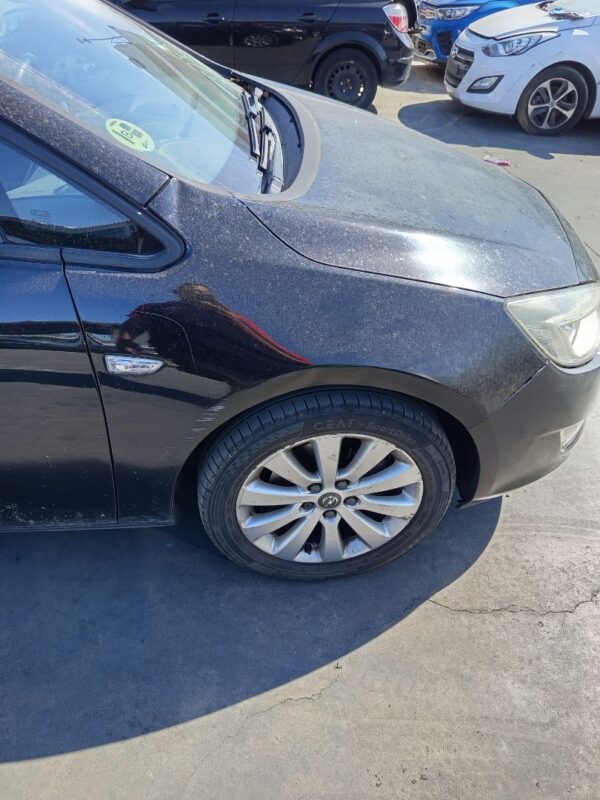 ALETA DELANTERA DERECHA OPEL ASTRA J BERLINA 5P