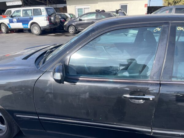 PUERTA DELANTERA IZQUIERDA MERCEDES-BENZ CLASE E (BM 210) BERLINA