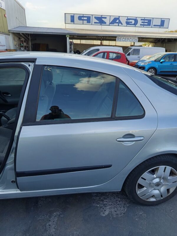 PUERTA TRASERA IZQUIERDA RENAULT LAGUNA II (BG0)