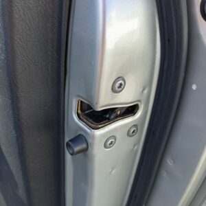CERRADURA PUERTA DELANTERA DERECHA TOYOTA COROLLA (E12)