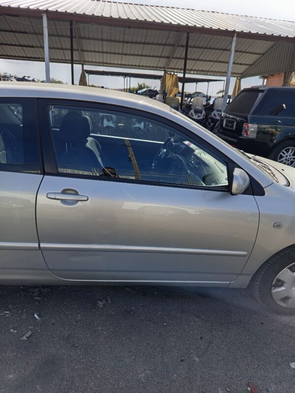PUERTA DELANTERA DERECHA TOYOTA COROLLA (E12)