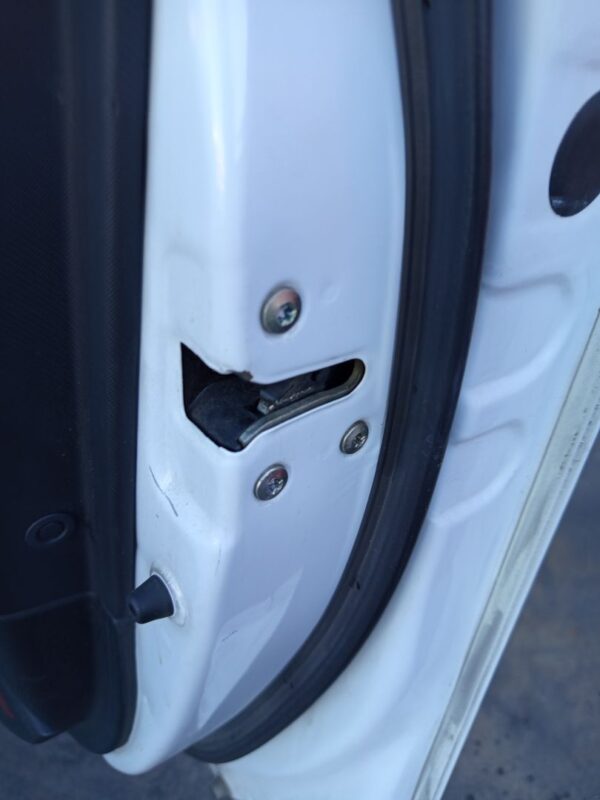 CERRADURA PUERTA DELANTERA DERECHA KIA CEED (ED)