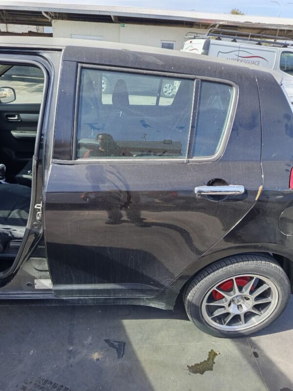 PUERTA TRASERA IZQUIERDA SUZUKI SWIFT BERLINA (RS/MZ)