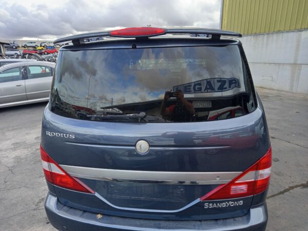 PORTON TRASERO SSANGYONG RODIUS