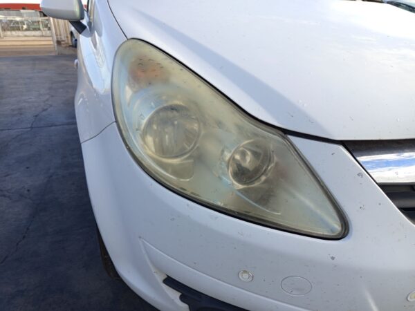 FARO DERECHO OPEL CORSA D