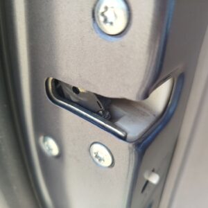 CERRADURA PUERTA TRASERA IZQUIERDA MITSUBISHI GRANDIS (NA0W)