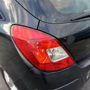 PILOTO TRASERO IZQUIERDO OPEL CORSA D