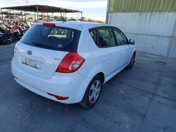 ALETA DELANTERA DERECHA KIA CEED (ED) - Imagen 4