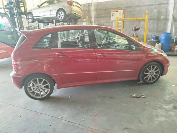 FARO DERECHO MERCEDES-BENZ CLASE B (BM 245) - Imagen 3