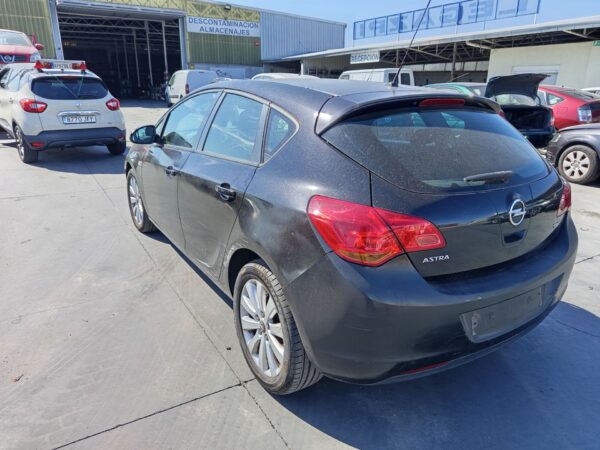 ALETA DELANTERA DERECHA OPEL ASTRA J BERLINA 5P - Imagen 2