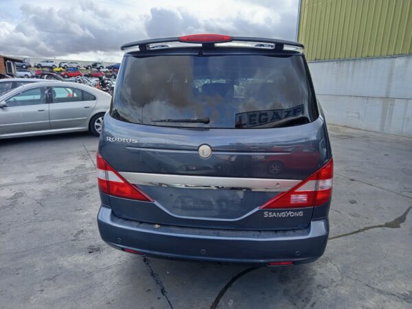 PORTON TRASERO SSANGYONG RODIUS - Imagen 4