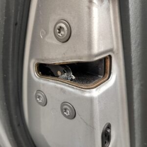 CERRADURA PUERTA TRASERA IZQUIERDA TOYOTA COROLLA (E12)