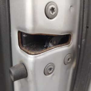 CERRADURA PUERTA DELANTERA DERECHA TOYOTA COROLLA (E12)