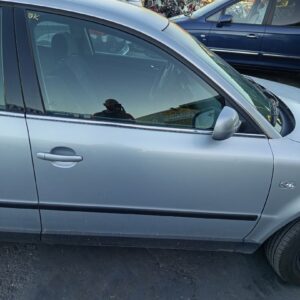 PUERTA DELANTERA DERECHA VOLKSWAGEN PASSAT BERLINA (3B3)