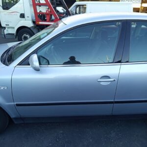 PUERTA DELANTERA IZQUIERDA VOLKSWAGEN PASSAT BERLINA (3B3)