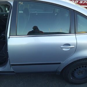 PUERTA TRASERA IZQUIERDA VOLKSWAGEN PASSAT BERLINA (3B3)