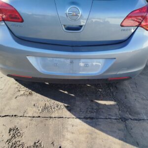 PARAGOLPES TRASERO OPEL ASTRA J BERLINA 5P