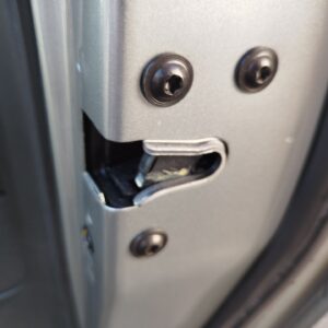 CERRADURA PUERTA TRASERA DERECHA OPEL ASTRA J BERLINA 5P