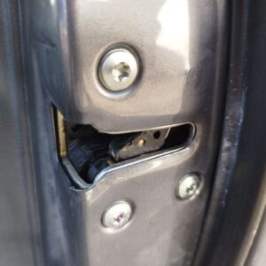 CERRADURA PUERTA DELANTERA DERECHA KIA VENGA (YN)